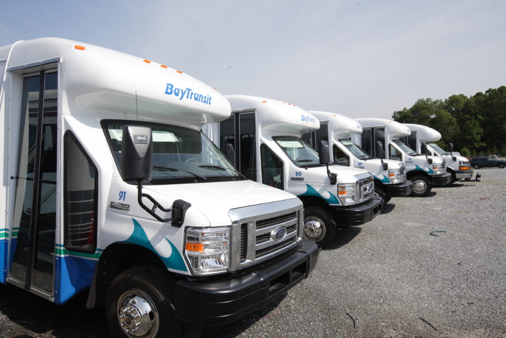 फाइव बे ट्रांज़िट बसें