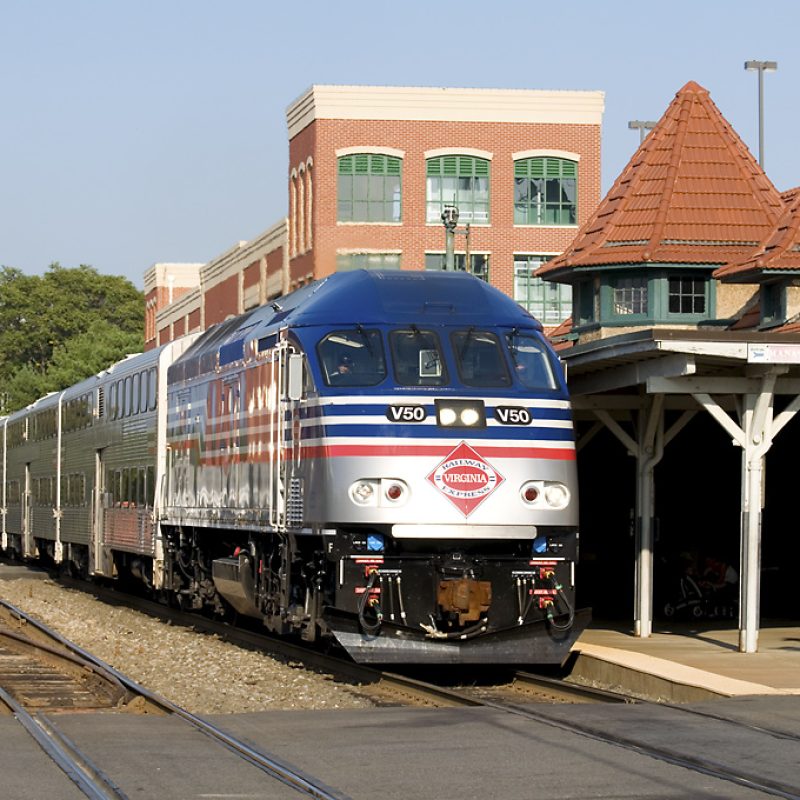 मानस कवर (2) वीआरई ट्रेन स्टेशन पर पहुंचने वाली