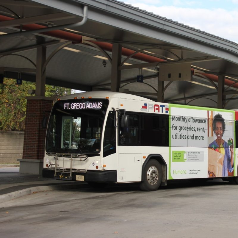 पीटर्सबर्ग एरिया ट्रांज़िट बस एट स्टॉप